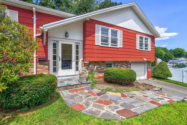 15 Norman Place, Leominster, MA 01453