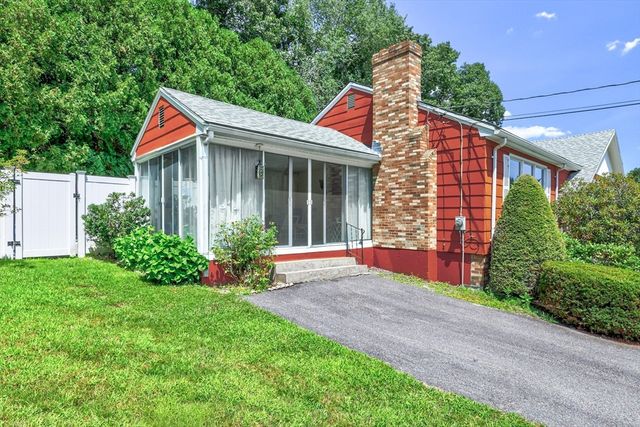 15 Norman Place, Leominster, MA 01453