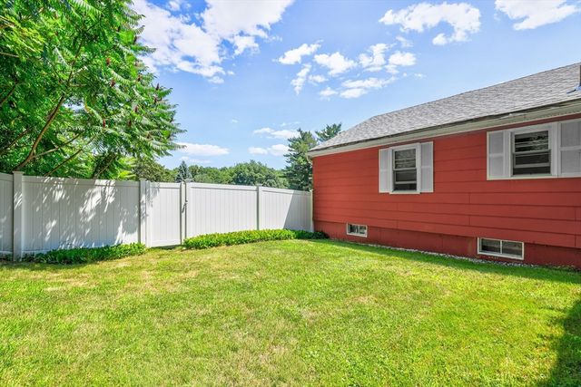 15 Norman Place, Leominster, MA 01453