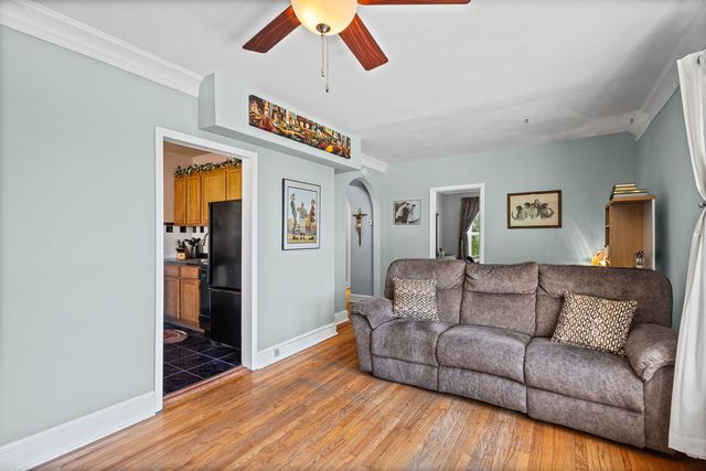 5148 N Monitor Avenue 303, Chicago, IL 60630