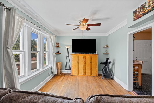 5148 N Monitor Avenue 303, Chicago, IL 60630