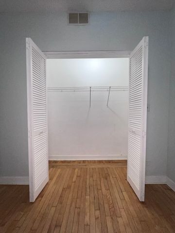 1119 W 72nd Street 2R, Chicago, IL 60621