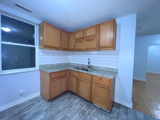 1119 W 72nd Street 2R, Chicago, IL 60621