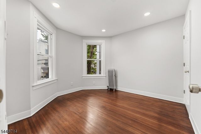 947 William St, Elizabeth City, NJ 07201