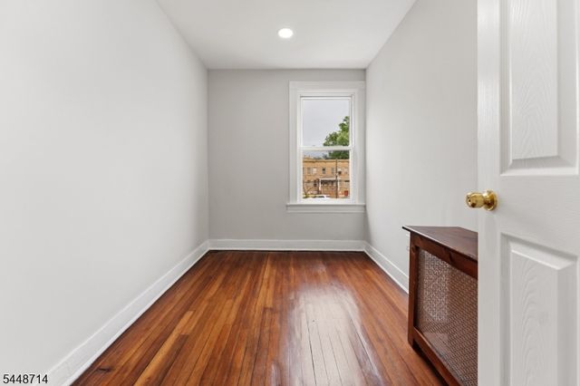 947 William St, Elizabeth City, NJ 07201