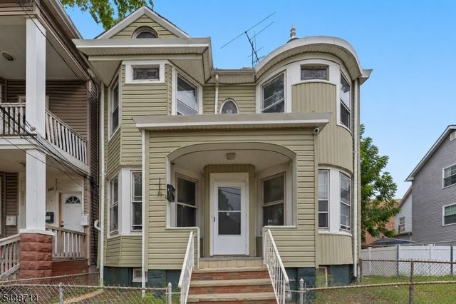 947 William St, Elizabeth City, NJ 07201