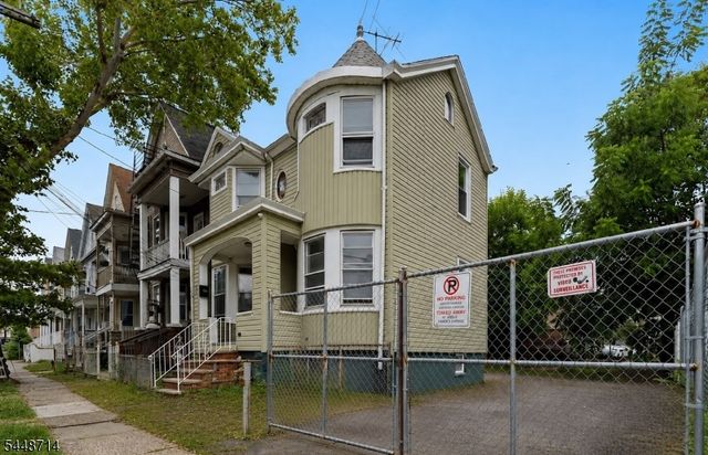 947 William St, Elizabeth City, NJ 07201