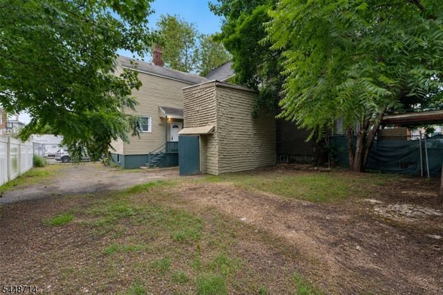 947 William St, Elizabeth City, NJ 07201