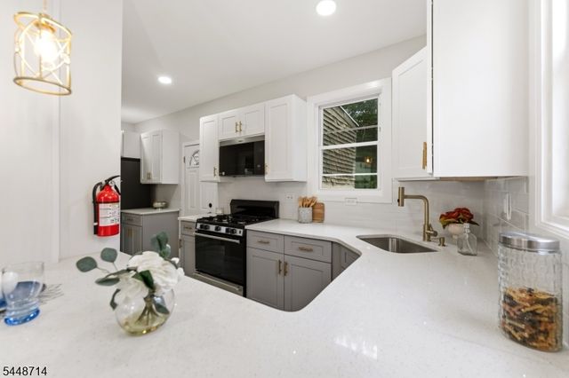 947 William St, Elizabeth City, NJ 07201
