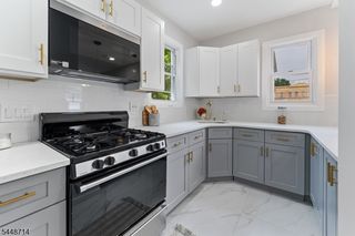 947 William St, Elizabeth City, NJ 07201