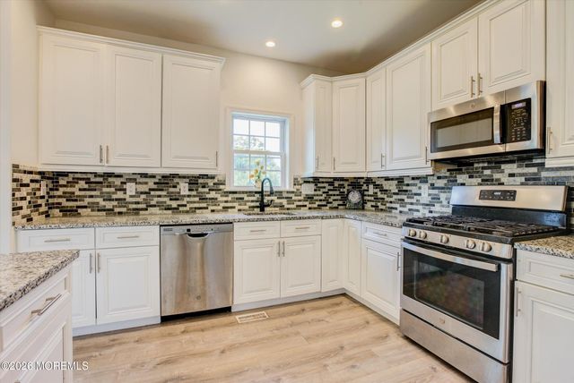84 4th Avenue, Toms River, NJ 08757