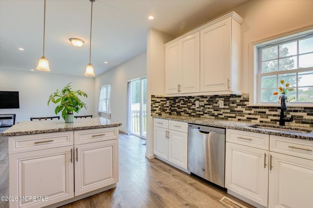 84 4th Avenue, Toms River, NJ 08757