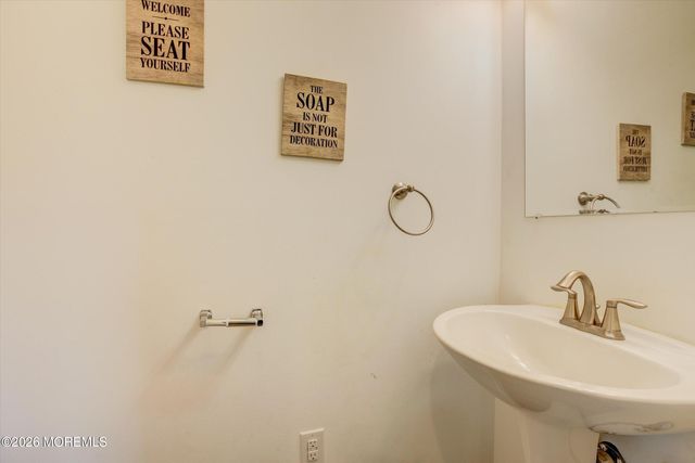 84 4th Avenue, Toms River, NJ 08757