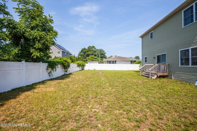 84 4th Avenue, Toms River, NJ 08757