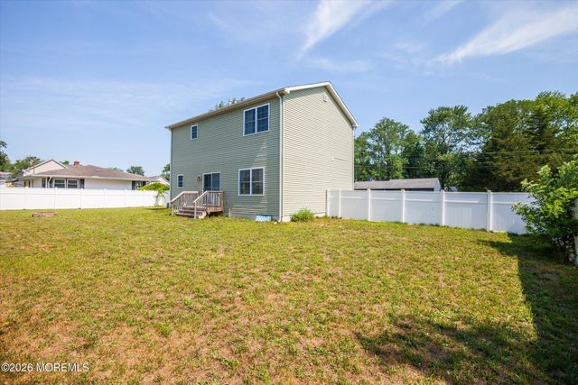 84 4th Avenue, Toms River, NJ 08757
