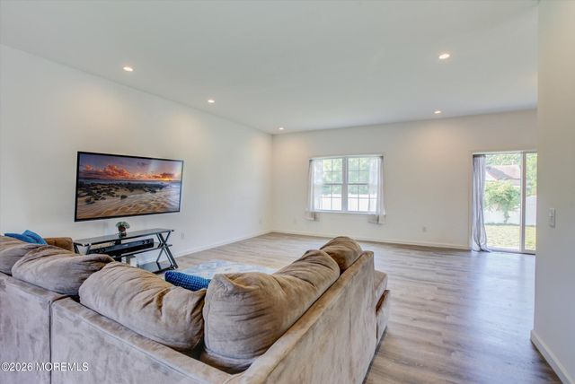 84 4th Avenue, Toms River, NJ 08757