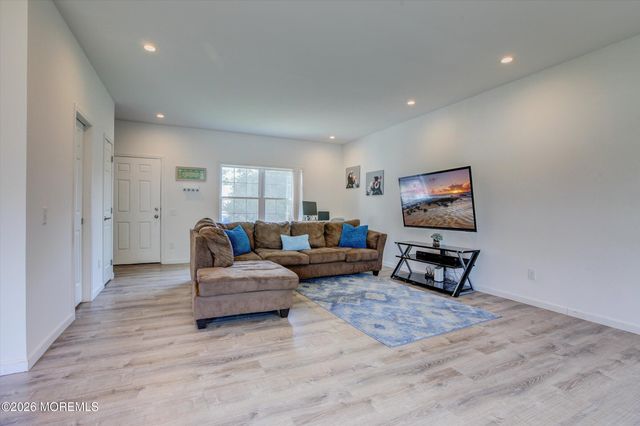 84 4th Avenue, Toms River, NJ 08757
