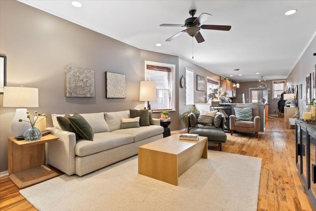 3124 W Cullom Avenue 1, Chicago, IL 60618
