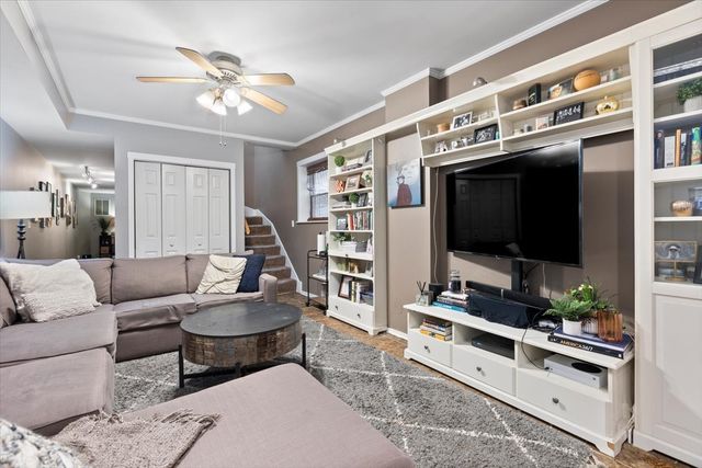 3124 W Cullom Avenue 1, Chicago, IL 60618