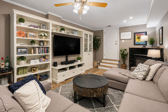 3124 W Cullom Avenue 1, Chicago, IL 60618