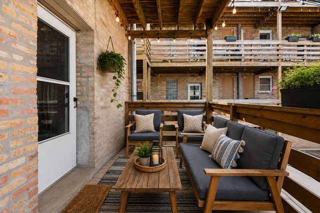 3124 W Cullom Avenue 1, Chicago, IL 60618
