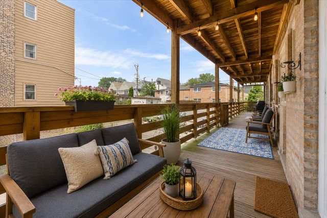 3124 W Cullom Avenue 1, Chicago, IL 60618