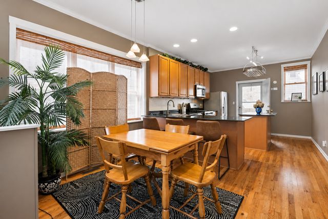 3124 W Cullom Avenue 1, Chicago, IL 60618