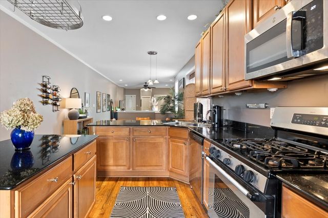 3124 W Cullom Avenue 1, Chicago, IL 60618