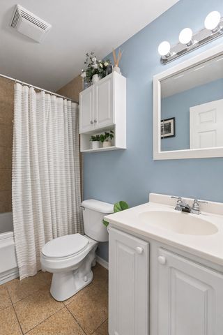 3124 W Cullom Avenue 1, Chicago, IL 60618