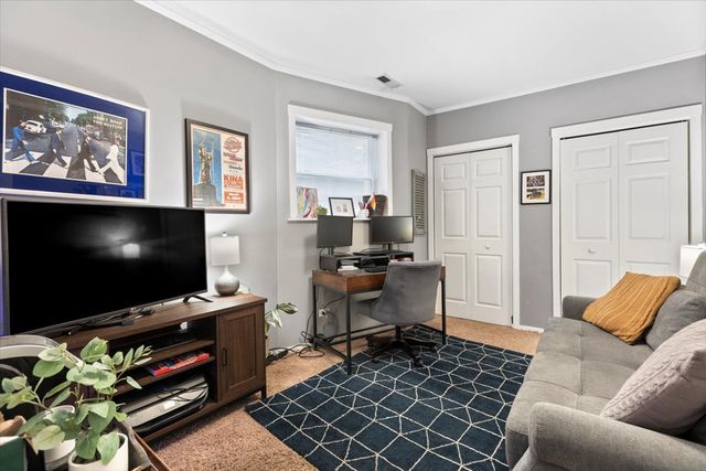 3124 W Cullom Avenue 1, Chicago, IL 60618