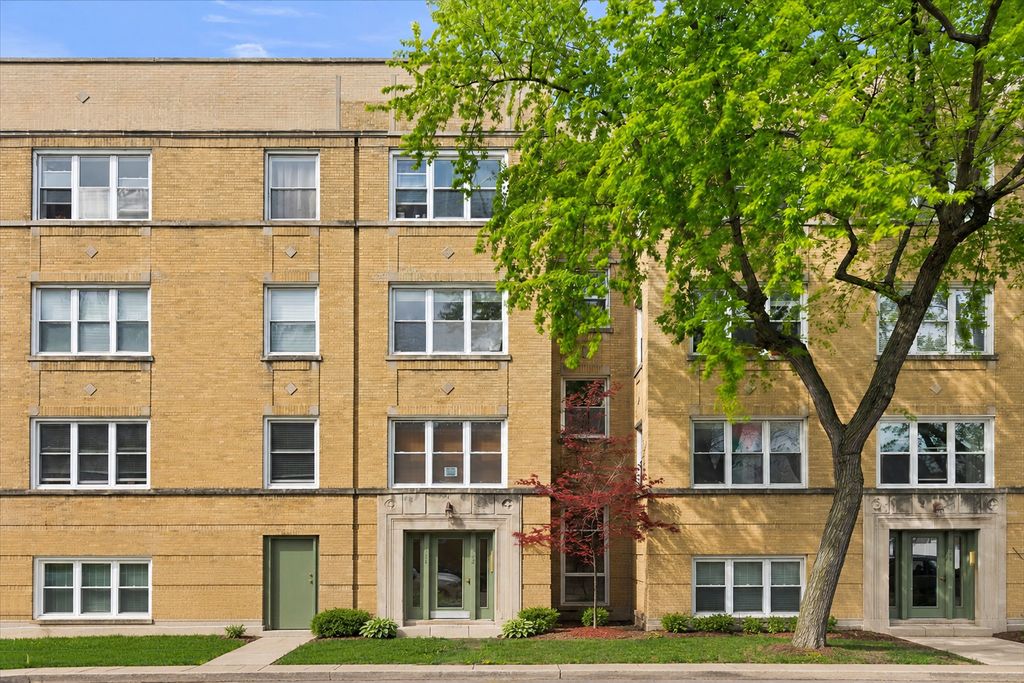 3124 W Cullom Avenue 1, Chicago, IL 60618