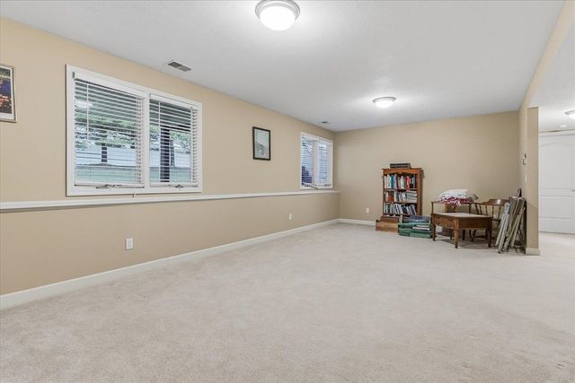 362 Round Hill Road 3, Kalamazoo, MI 49009