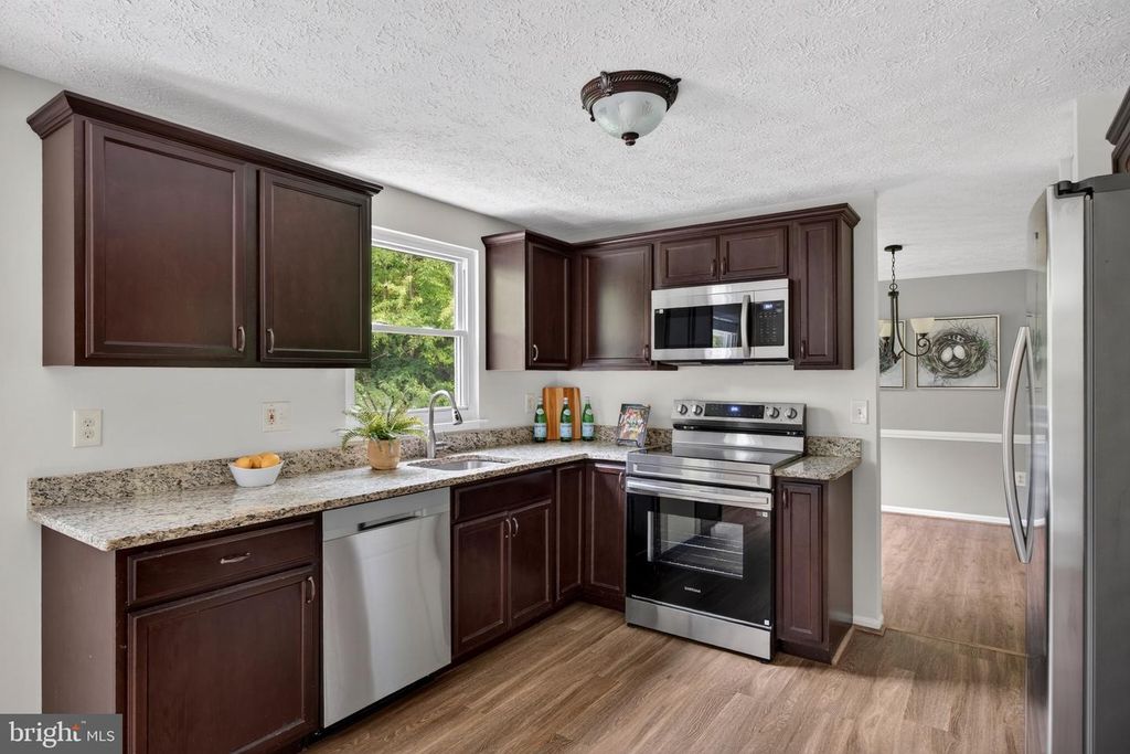 Image 13 of property listing at 7853 GRASSY GARTH, Elkridge, MD 21075