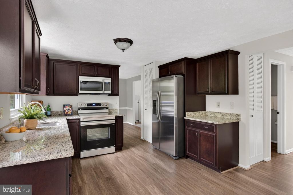 Image 15 of property listing at 7853 GRASSY GARTH, Elkridge, MD 21075