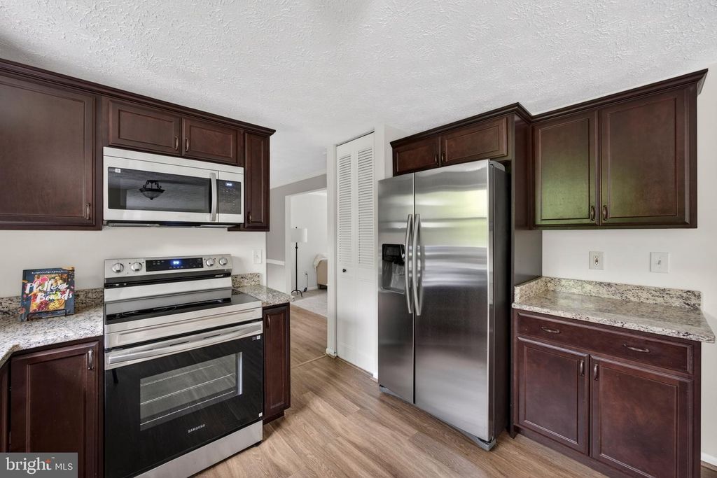 Image 16 of property listing at 7853 GRASSY GARTH, Elkridge, MD 21075