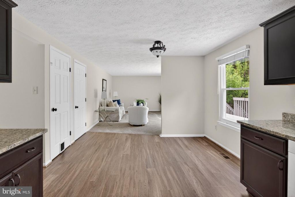 Image 18 of property listing at 7853 GRASSY GARTH, Elkridge, MD 21075