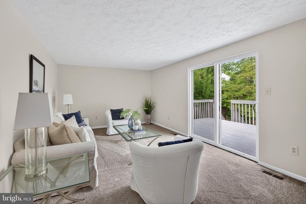 Image 20 of property listing at 7853 GRASSY GARTH, Elkridge, MD 21075