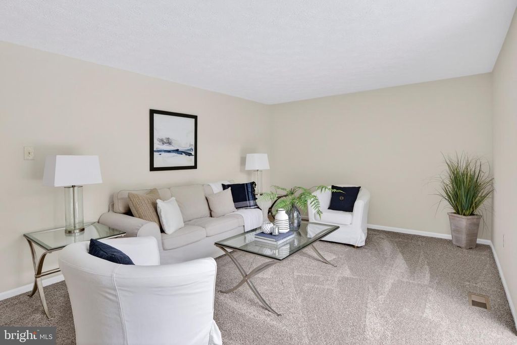 Image 21 of property listing at 7853 GRASSY GARTH, Elkridge, MD 21075