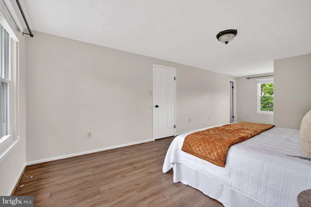 Image 27 of property listing at 7853 GRASSY GARTH, Elkridge, MD 21075