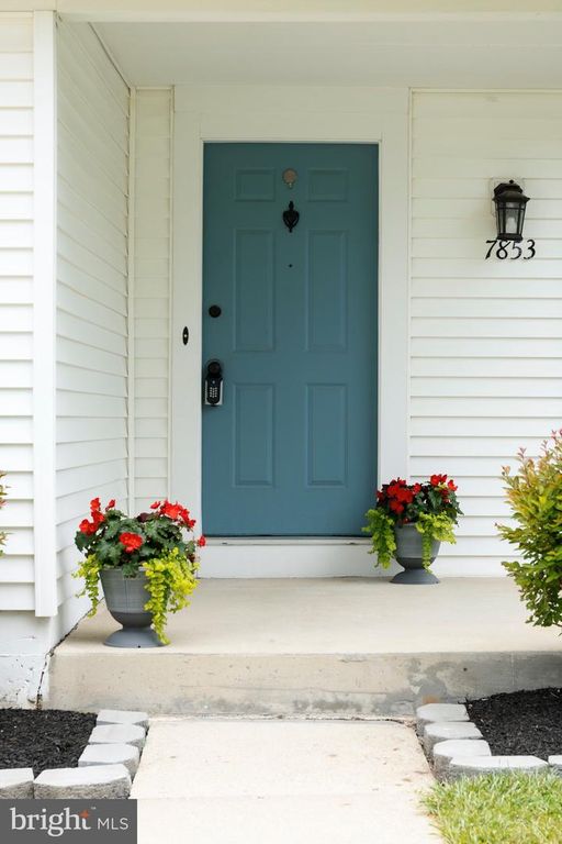 Image 3 of property listing at 7853 GRASSY GARTH, Elkridge, MD 21075