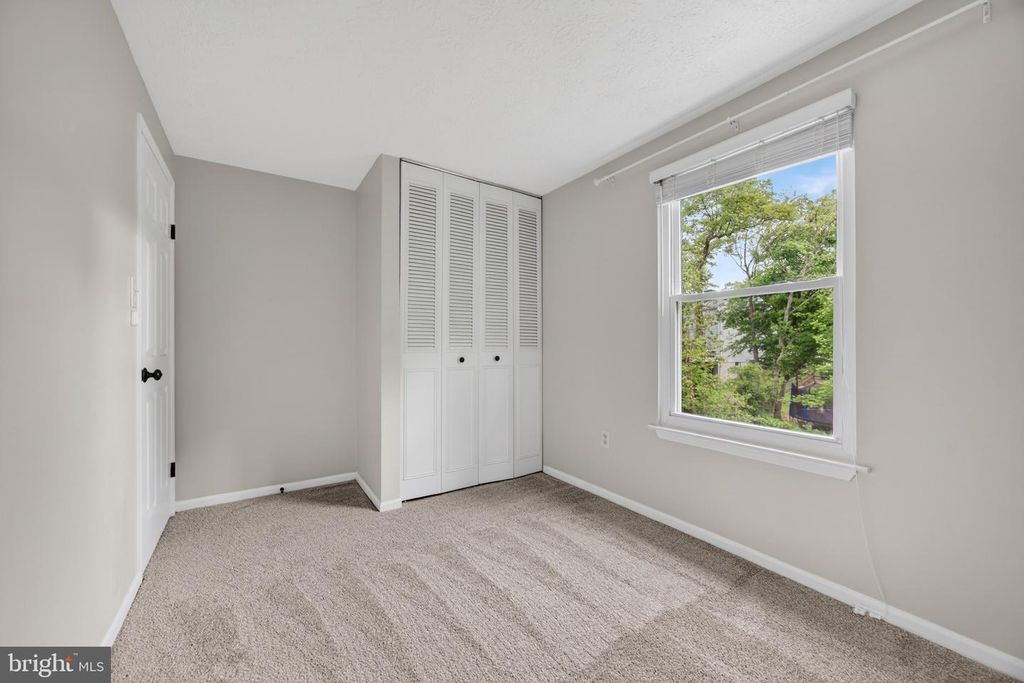Image 33 of property listing at 7853 GRASSY GARTH, Elkridge, MD 21075