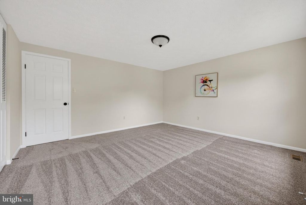 Image 37 of property listing at 7853 GRASSY GARTH, Elkridge, MD 21075