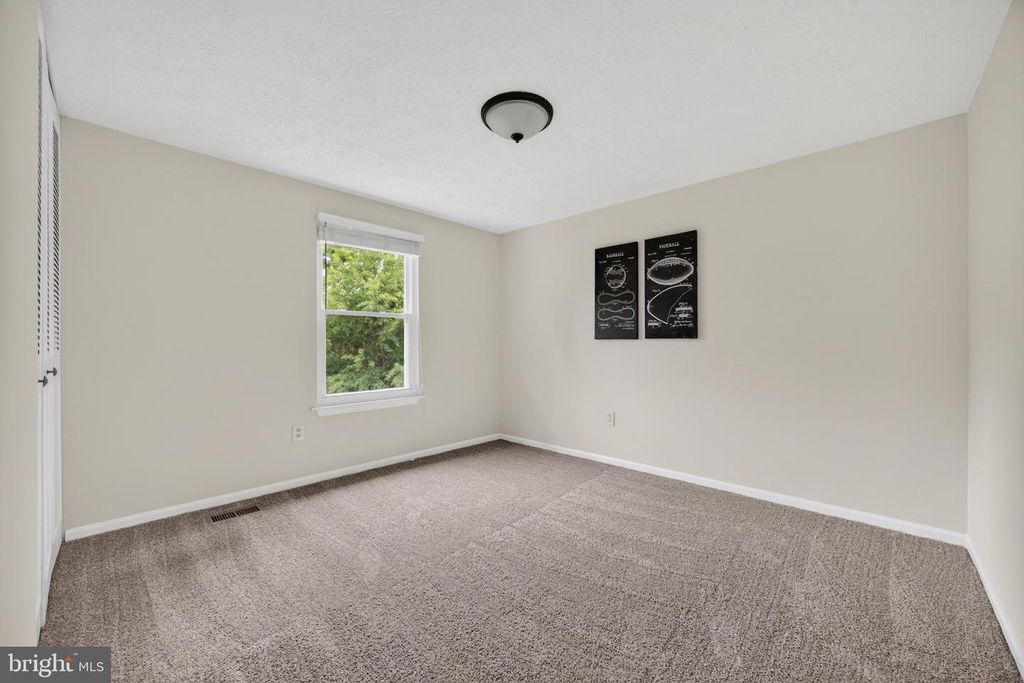 Image 38 of property listing at 7853 GRASSY GARTH, Elkridge, MD 21075