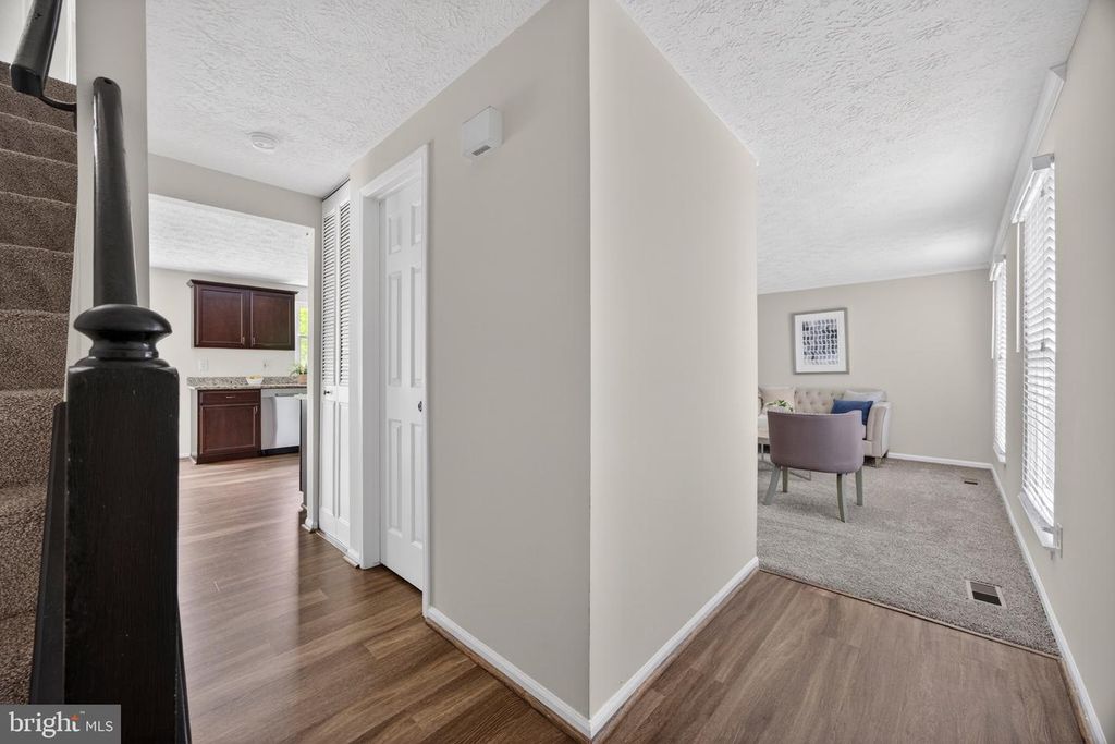 Image 4 of property listing at 7853 GRASSY GARTH, Elkridge, MD 21075