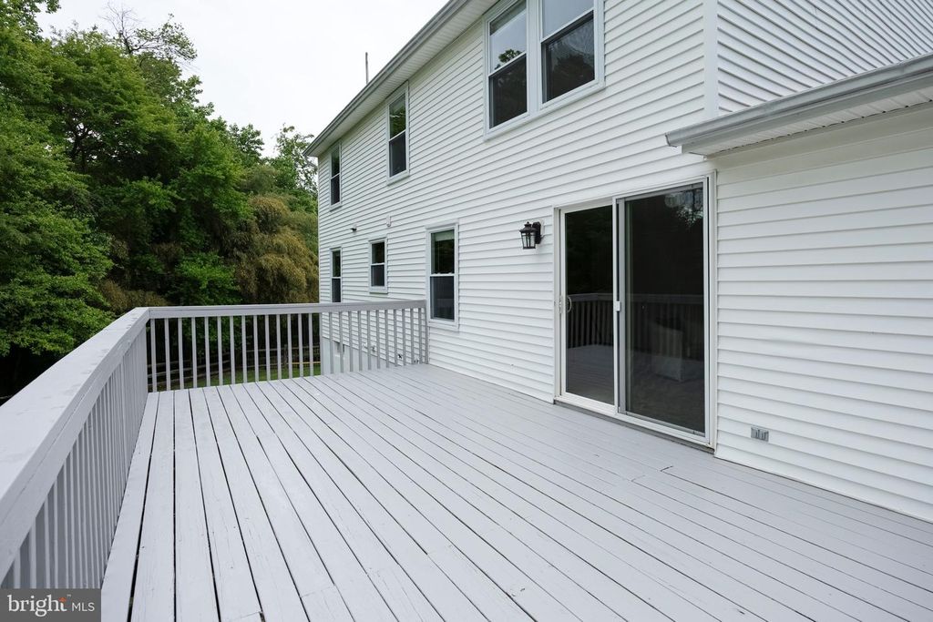 Image 43 of property listing at 7853 GRASSY GARTH, Elkridge, MD 21075
