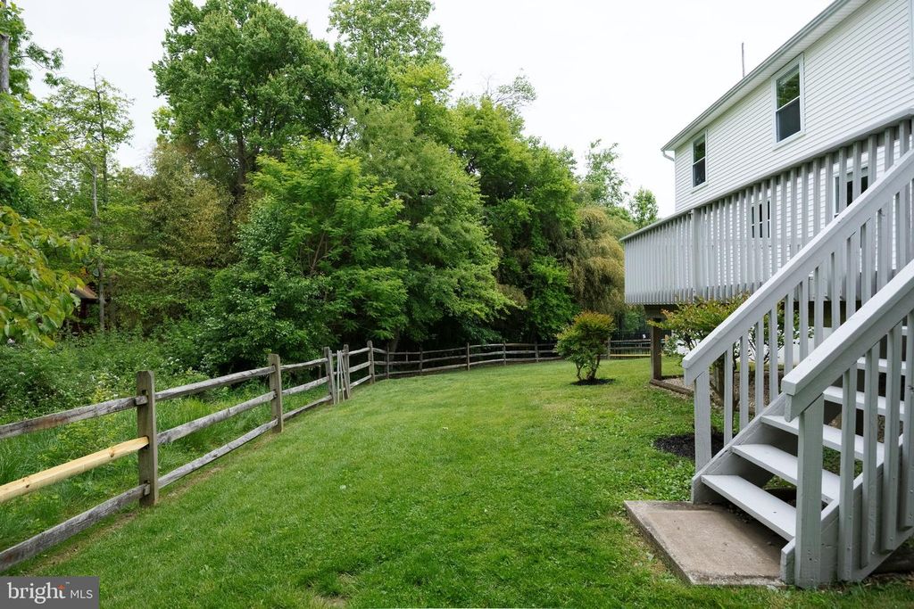 Image 45 of property listing at 7853 GRASSY GARTH, Elkridge, MD 21075
