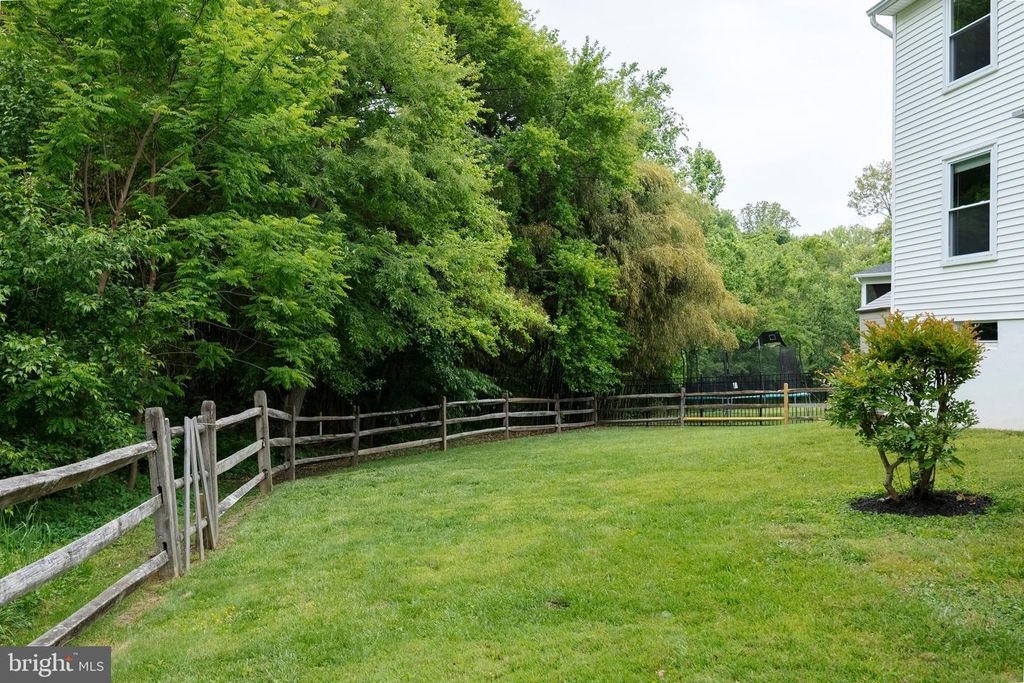 Image 46 of property listing at 7853 GRASSY GARTH, Elkridge, MD 21075