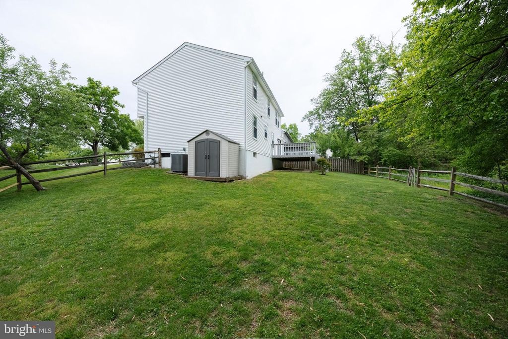 Image 47 of property listing at 7853 GRASSY GARTH, Elkridge, MD 21075
