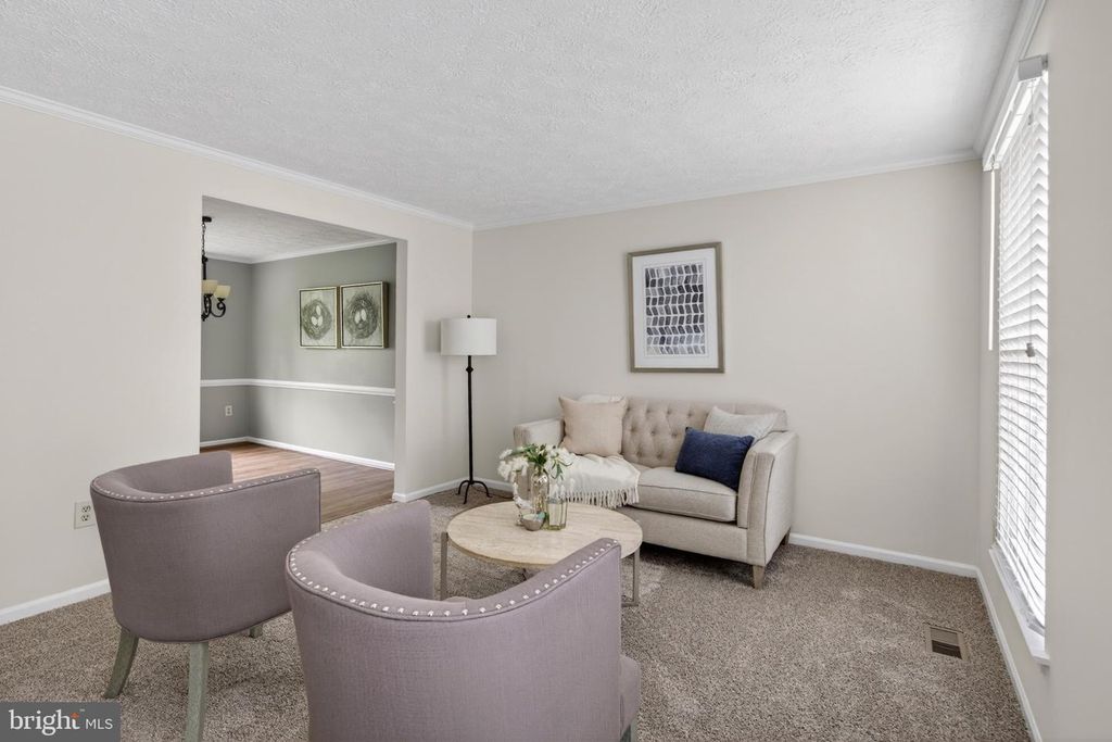 Image 5 of property listing at 7853 GRASSY GARTH, Elkridge, MD 21075