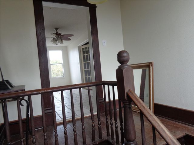 211 W Purdom Avenue, Alvarado, TX 76009